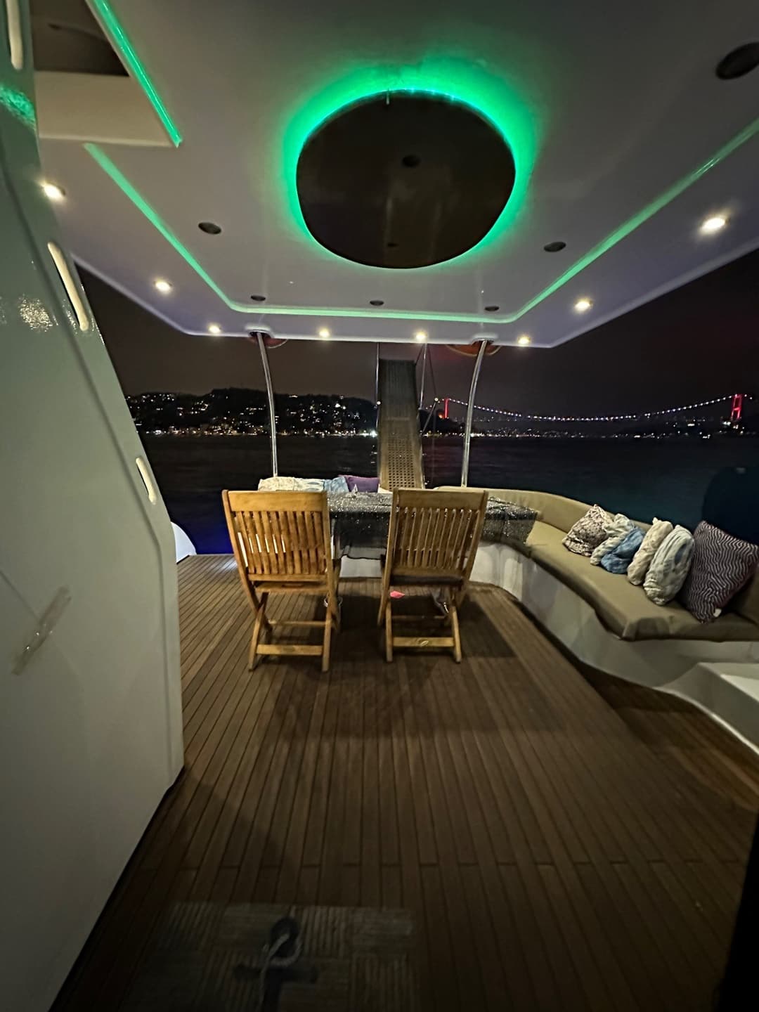 Bebek'te 14m Lüks Yat: 12 Kişilik Eşsiz Deniz Macerası