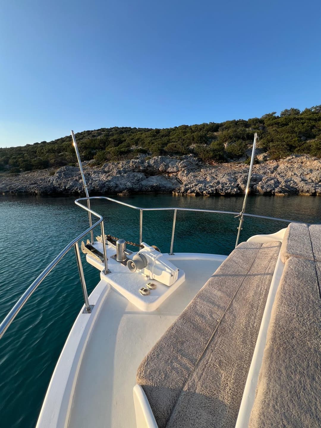 Bodrum'da 10 Metrelik Lüks Motoryat ile 7 Kişilik Eşsiz Deniz Deneyimi - Bodrum Koyları Turu ve Özel Kutlamalar
