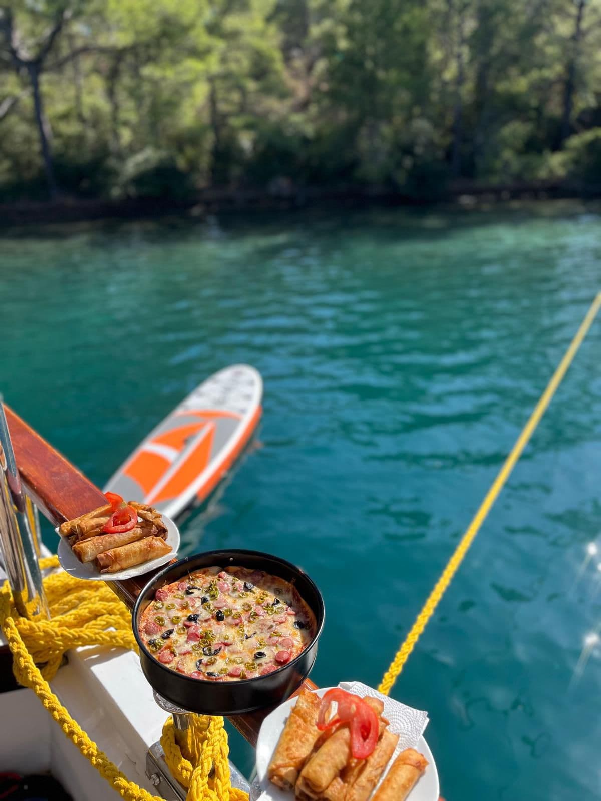 Marmaris'in 15 Metrelik Lüks Teknesi ile 7 Kişilik Unutulmaz Deniz Tatili Deneyimi 18