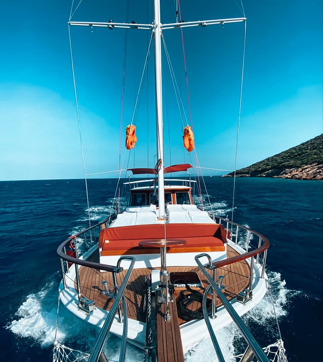 Expérience Inoubliable de Croisière Bleue pour 12 Personnes sur un Gulet de Luxe à Bodrum