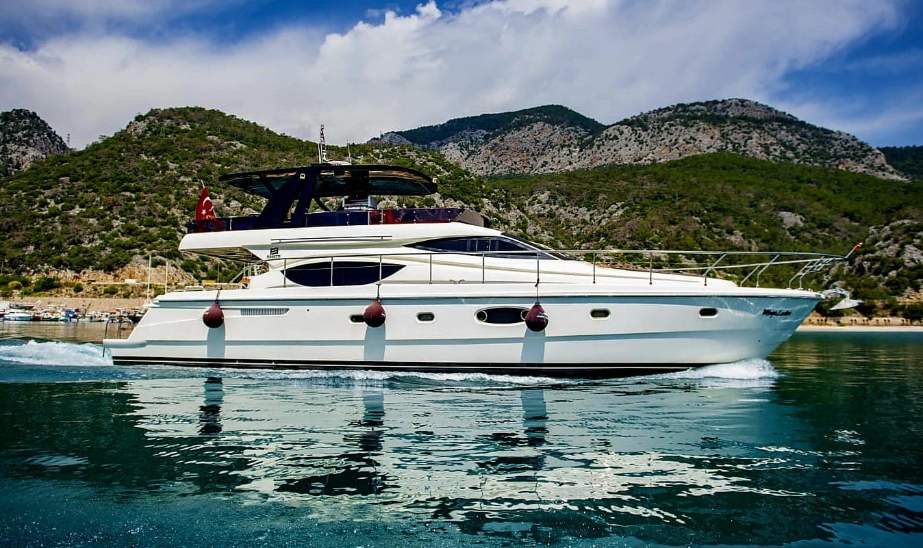 Luxury & Comfortable Experience with a 21-Meter Ferretti Motor Yacht in Antalya 9