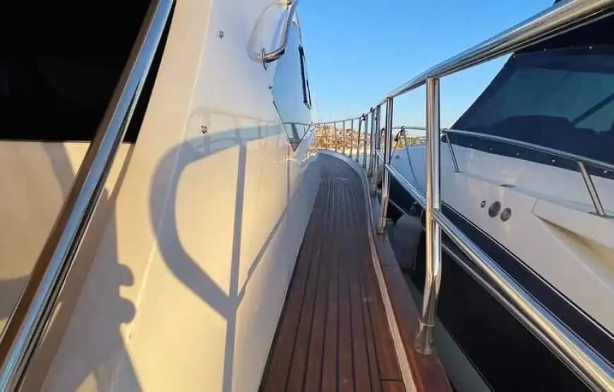 Çeşme'de Ultra Lüks Yat Kiralama 8 Kişiye Kadar 8