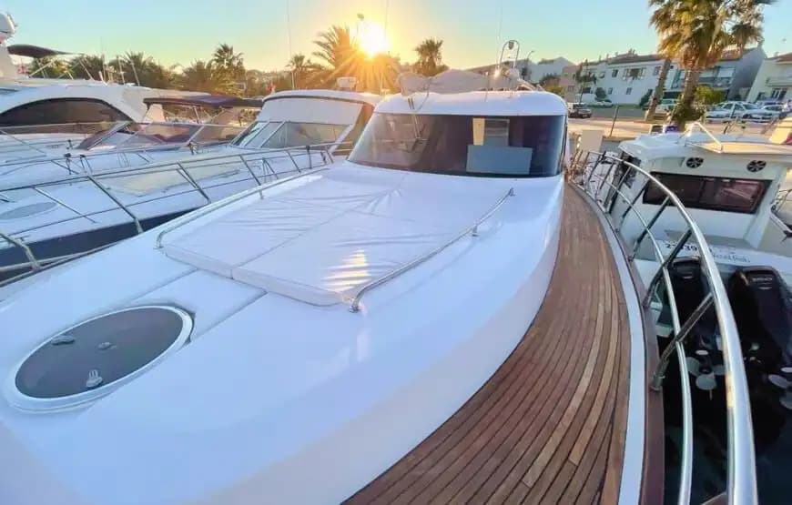 Çeşme'de Ultra Lüks Yat Kiralama 8 Kişiye Kadar 7