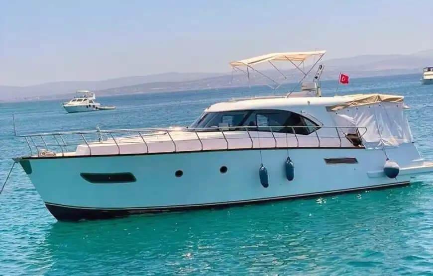 Çeşme'de Ultra Lüks Yat Kiralama 8 Kişiye Kadar - Teknede Parti