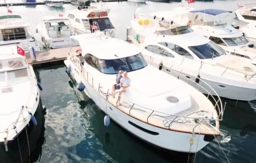 Çeşme'de Ultra Lüks Yat Kiralama 8 Kişiye Kadar 3
