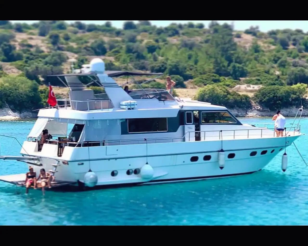 Sentez la liberté dans les eaux d'Égée avec le yacht de luxe Bamboule - Fête sur le bateau