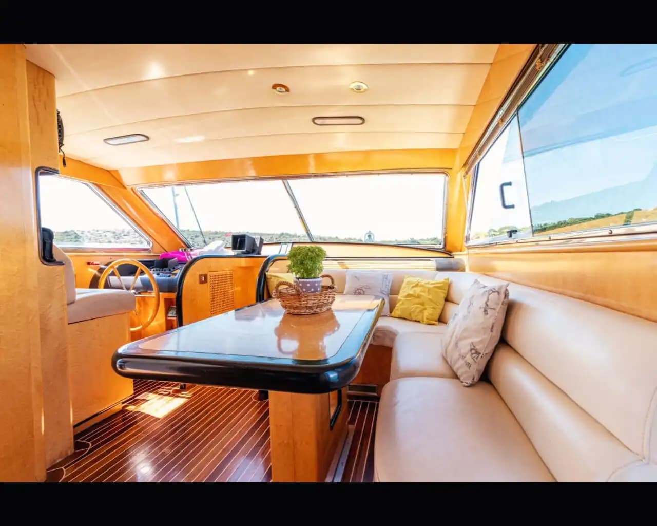 Sentez la liberté dans les eaux d'Égée avec le yacht de luxe Bamboule 8