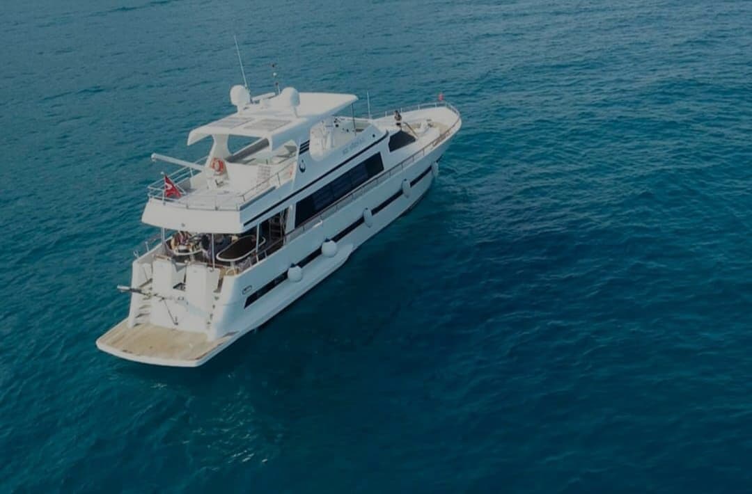 Antalya Merkezde 27 Metre Lüks Yat ile 35 Kişilik Muhteşem Turlar: Tam Gün, Beldibi, Düden Şelalesi, Gün Batımı, Evlilik Teklifi, Doğum Günü ve Bekarlığa Veda Paketleri