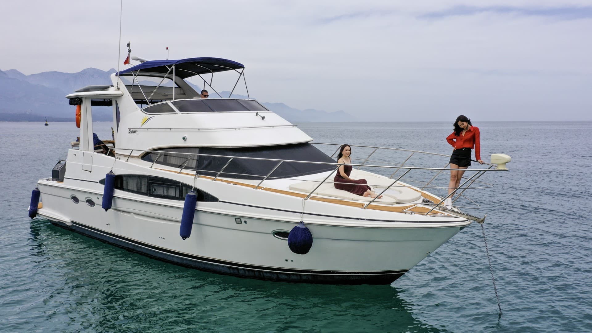 Kemer'in Berrak Sularında 15 Metre Lüks Yat ile Unutulmaz Anılar: 10 Kişilik Deniz Macerası!