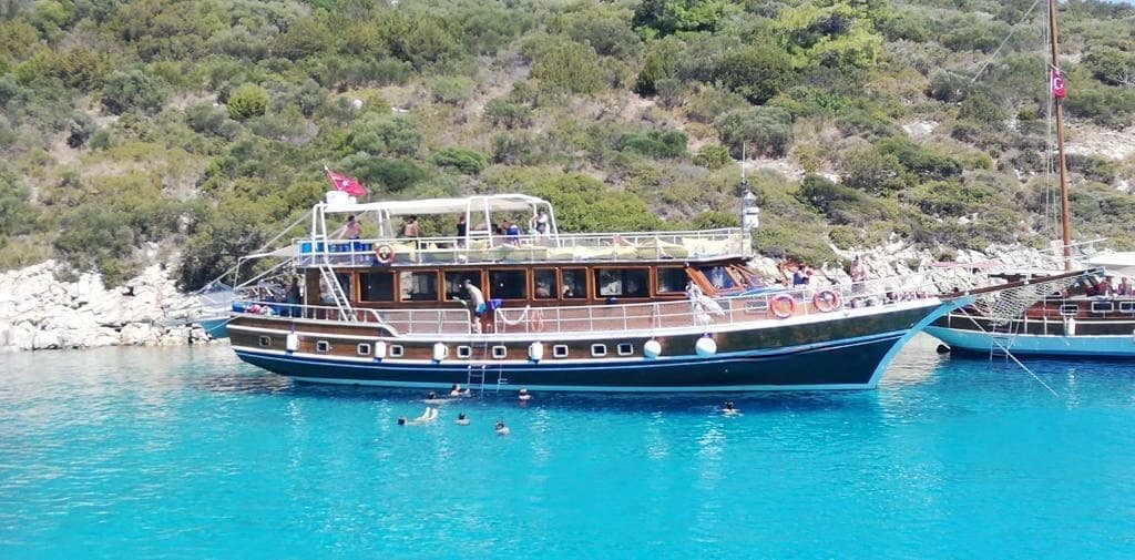Bodrum'da 20 Metrelik Lüks Tekne ile 90 Kişilik Eşsiz Deniz Keyfi Deneyimi