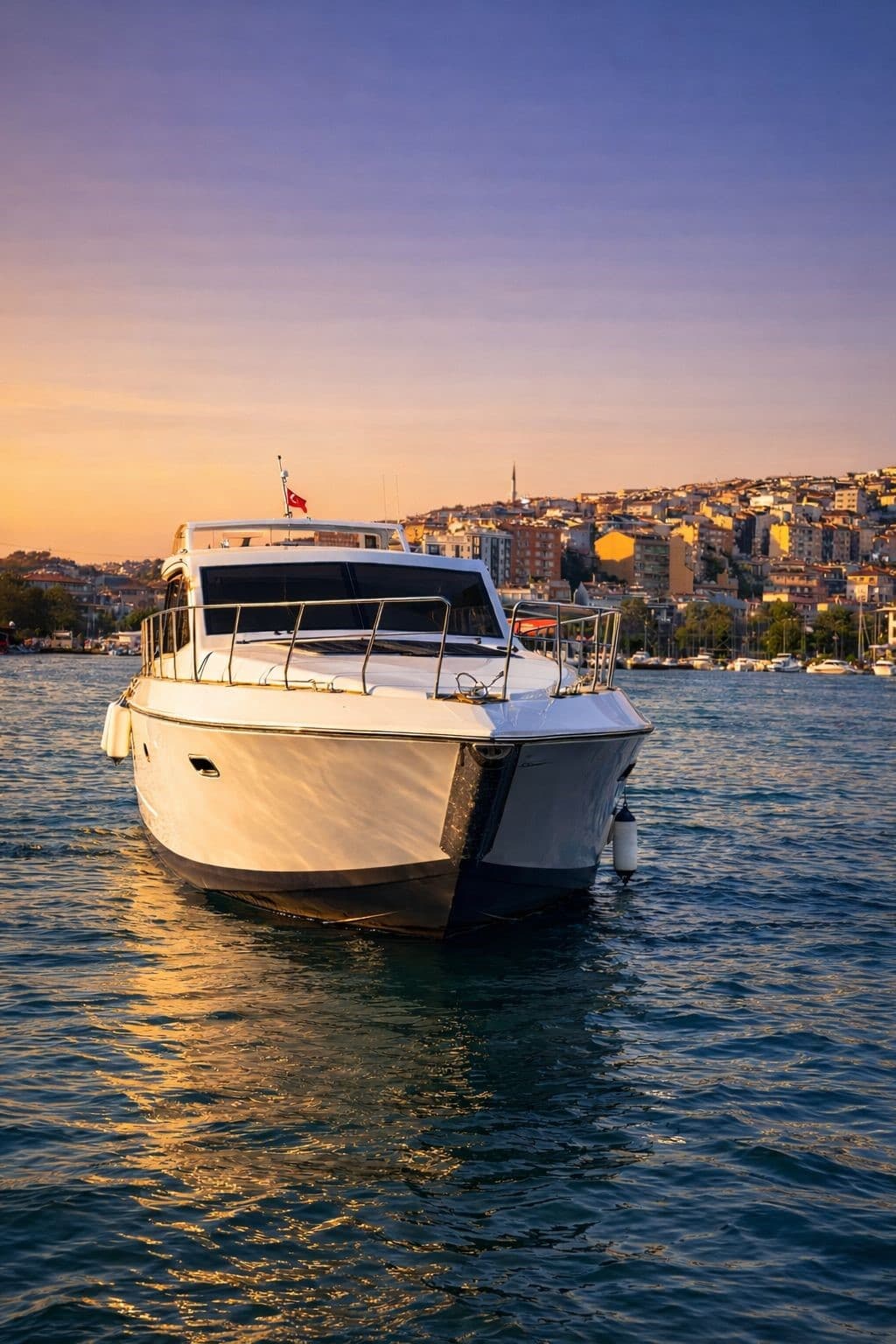 Bebek Çıkışlı 14 Metrelik Lüks Yat Börümüz ile İstanbul Boğazı'nda Unutulmaz Bir Gün (10 Kişilik)