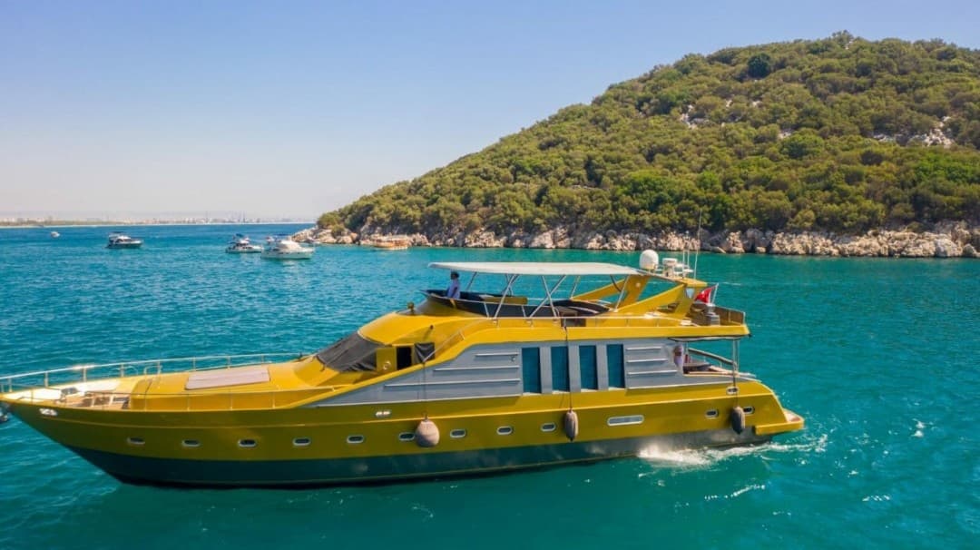 Antalya Merkezde 26 Metre Lüks Yat ile 35 Kişilik Muhteşem Turlar: Tam Gün, Beldibi, Düden Şelalesi, Gün Batımı, Sabah Turu, Yatta Evlilik Yıldönümü, Doğum Günü, Bekarlığa Veda ve Evlilik Teklifi Paketleri