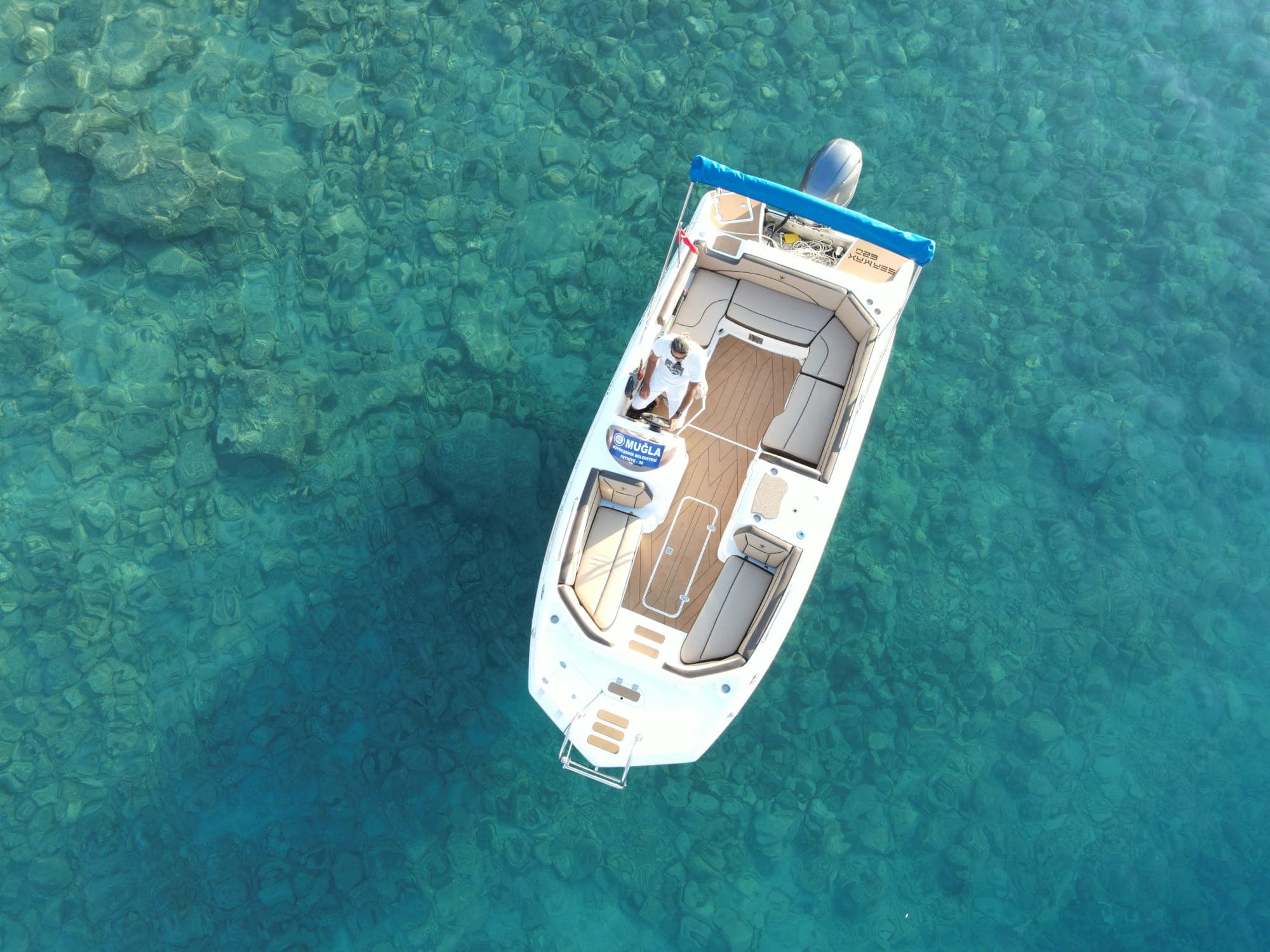 Ölüdeniz'de Ekonomik Tekne Kiralama – 6 Metrelik ile 8 Kişilik Keyifli Bir Mola! 11