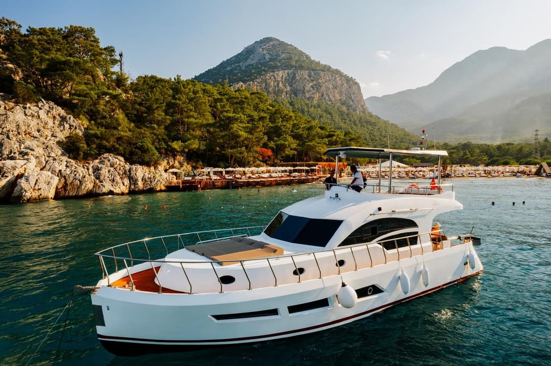 Antalya Center: 18 Meter 3 Cabin Luxury Motor Yacht for 24 Person Private Trips & Events