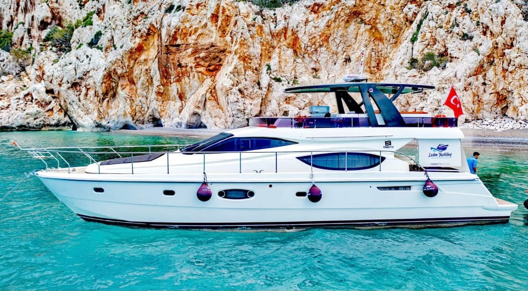 Luxe & Comfortabel Ervaring met een 21-Meter Ferretti Motorjacht in Antalya