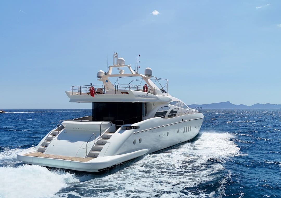 Luxury 30-Meter Yacht for 12 Guests in the Eaux magnifiques of Antalya