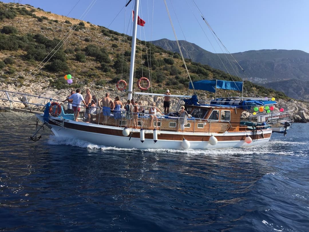 Onvergetelijke Zeerius voor 12 Personen met een Luxe 15 Meter Gulet in Kaş & Speciale Pakketten