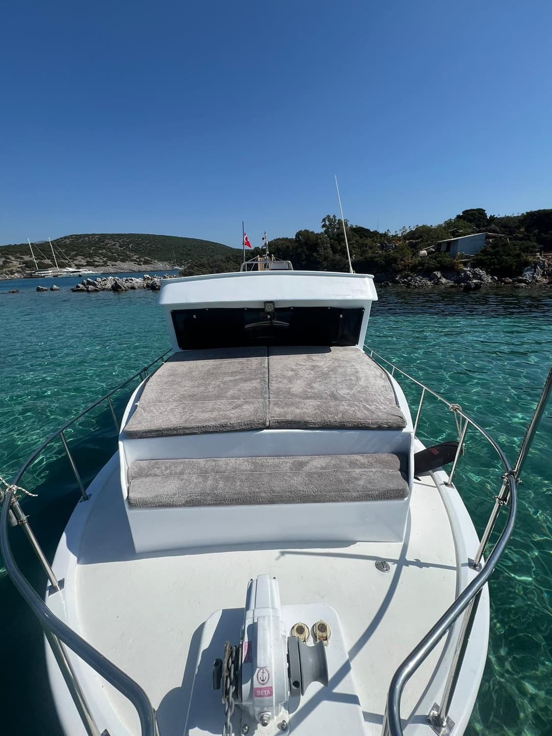 Bodrum'da 10 Metrelik Lüks Motoryat ile 7 Kişilik Eşsiz Deniz Deneyimi - Bodrum Koyları Turu ve Özel Kutlamalar