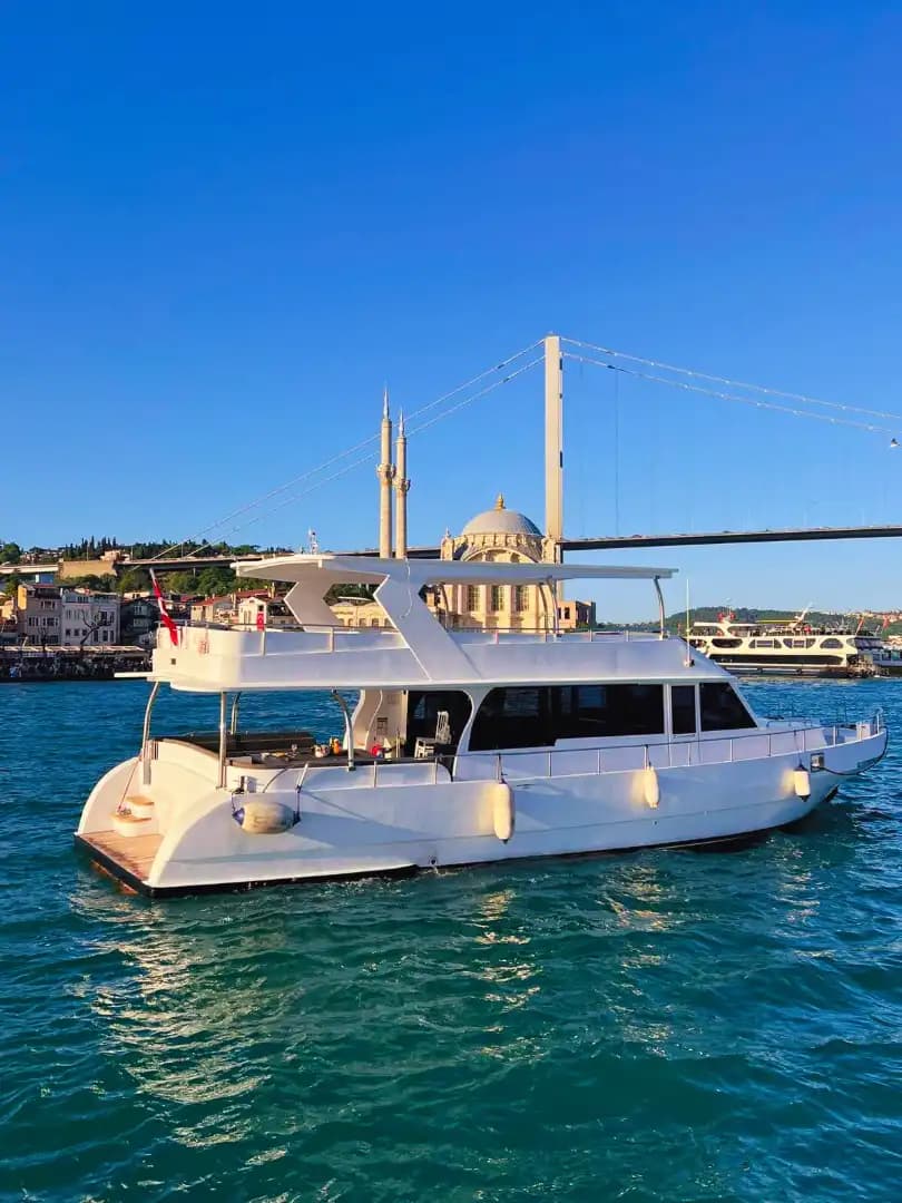 32-Personen Motoryacht for Business Meetings on the Bosphorus - Bosporusrundfahrt