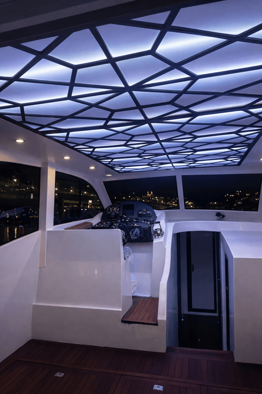 14M Luxury Yacht: Unforgettable Istanbul Bosphorus Day (10 Guests) 5