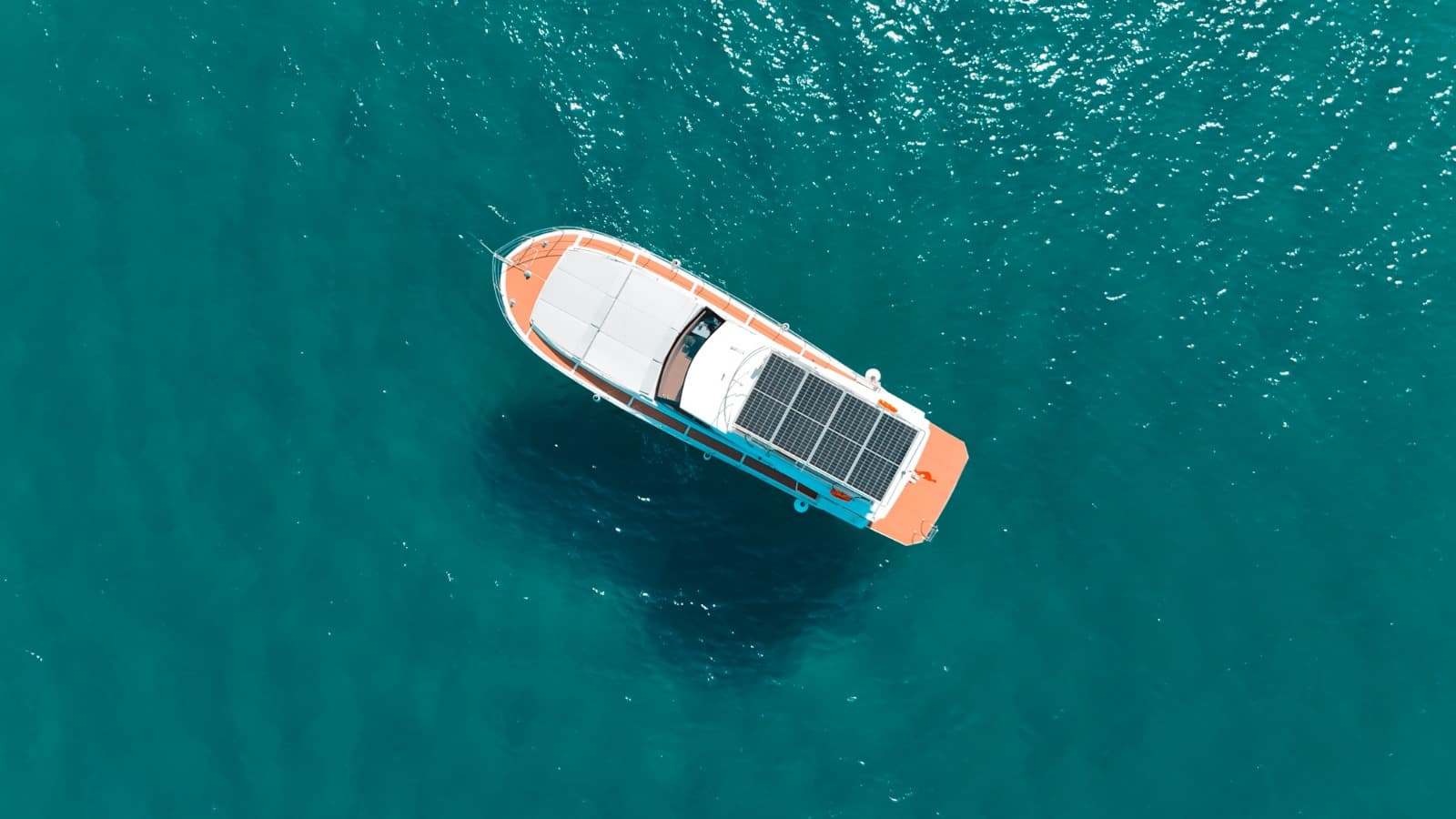 Antalya Merkezde 12 Metre Lüks Yat ile 3 Kabinli 12 Kişilik Özel Gezi ve Unutulmaz Anılar