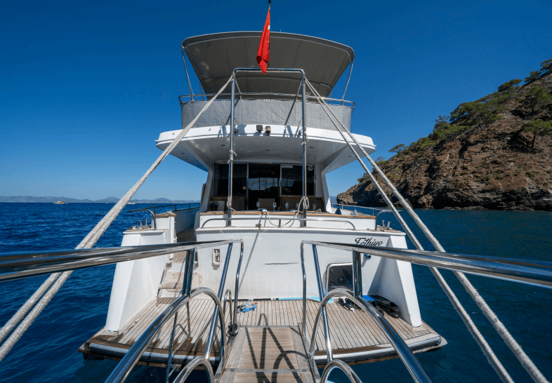 Luxus-Motoryacht 19m in Fethiyes türkisfarbenem Meer 7