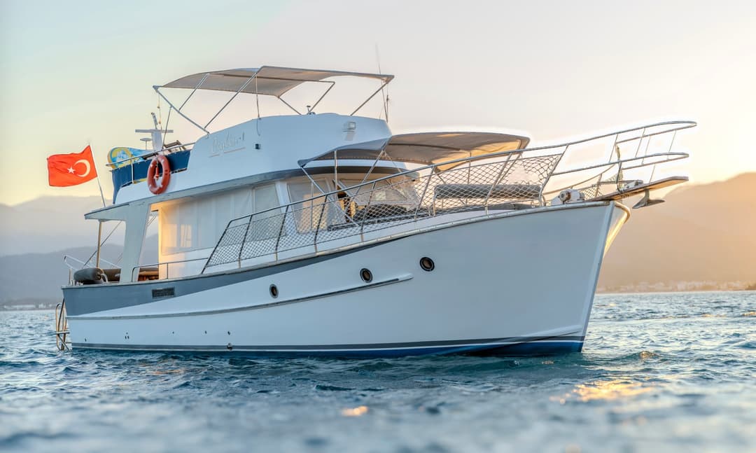 Fethiye Çıkışlı 14 Metrelik Trawler Marka Motoryat ile Unutulmaz Deniz Turları