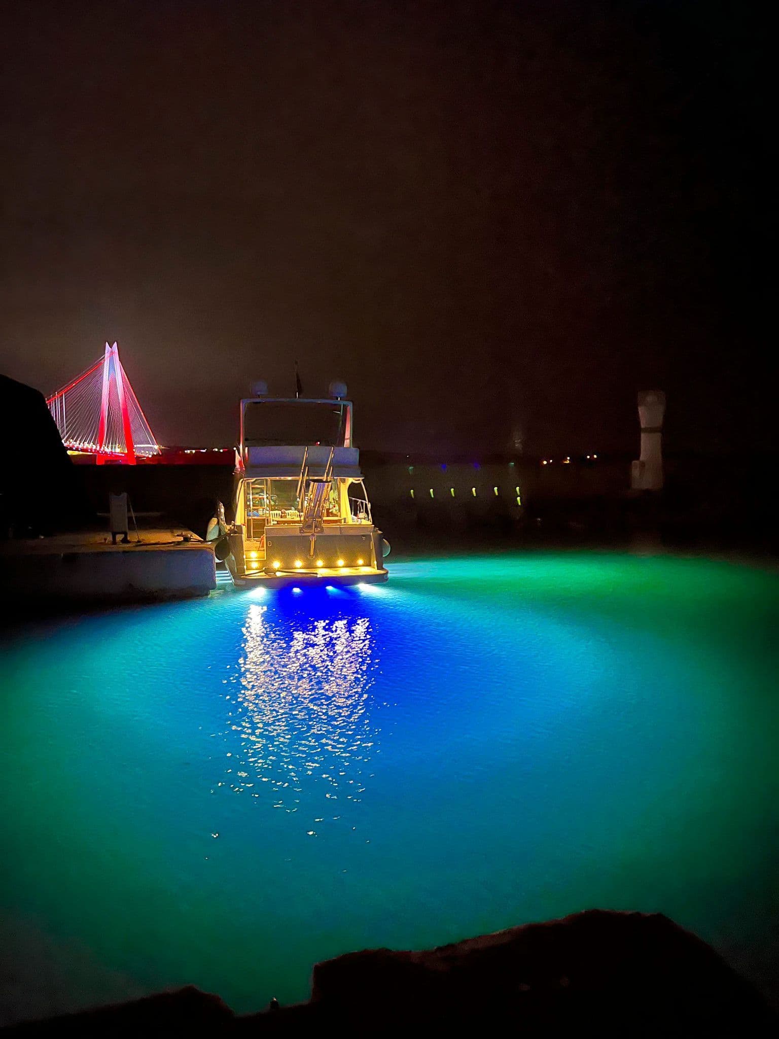 Hold Your Business Meetings con a Bosphorus View en un Espacioso y Cómodo Yacht 5
