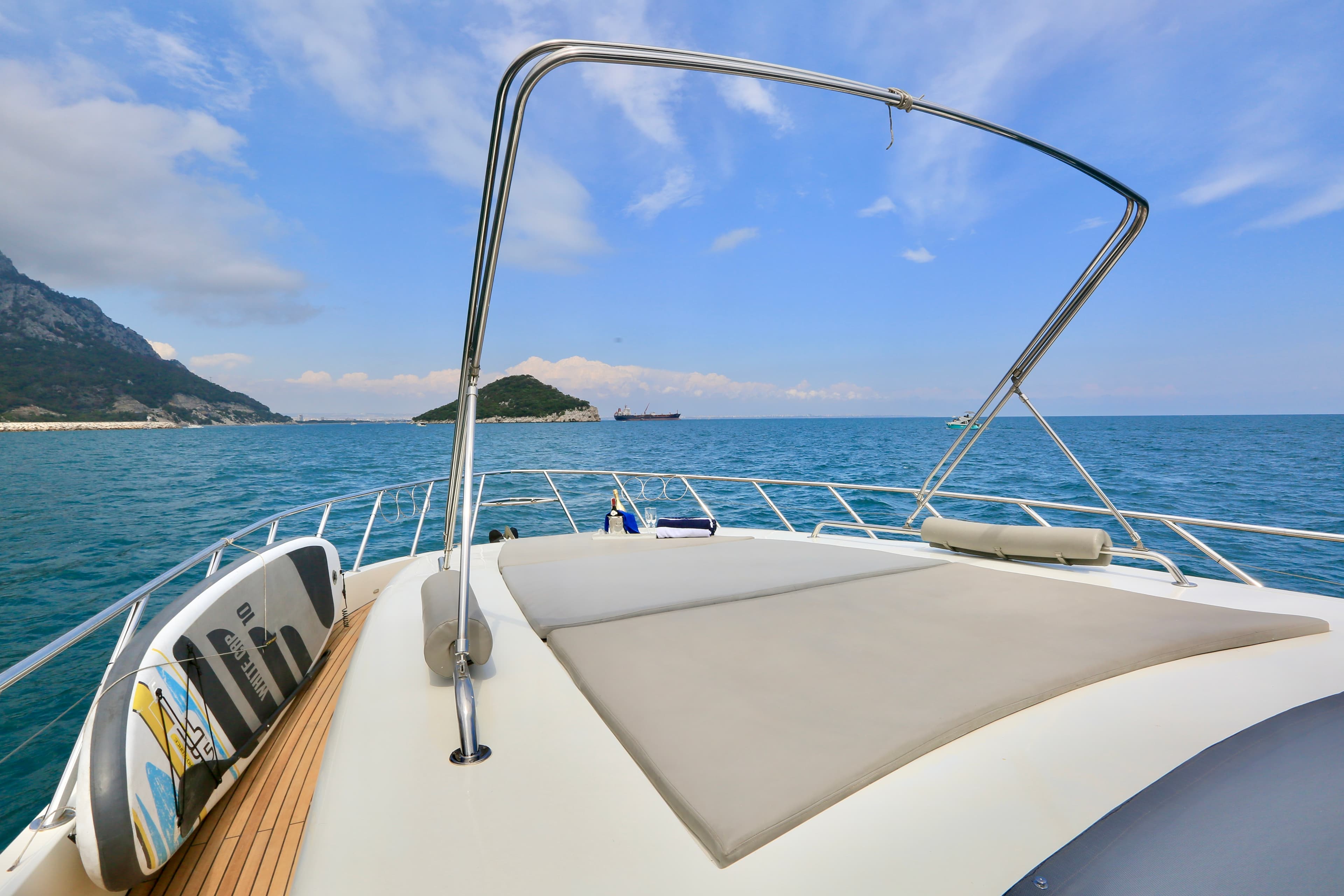 Antalya Zentrum: 18 Meter Luxus-Motoryacht für Ganztagescharter, Morgentour, Düden-Wasserfall, Sonnenuntergang & Besondere Feiern (Jahrestag, Geburtstag, Junggesellinnenabschied, Heiratsantrag) 6