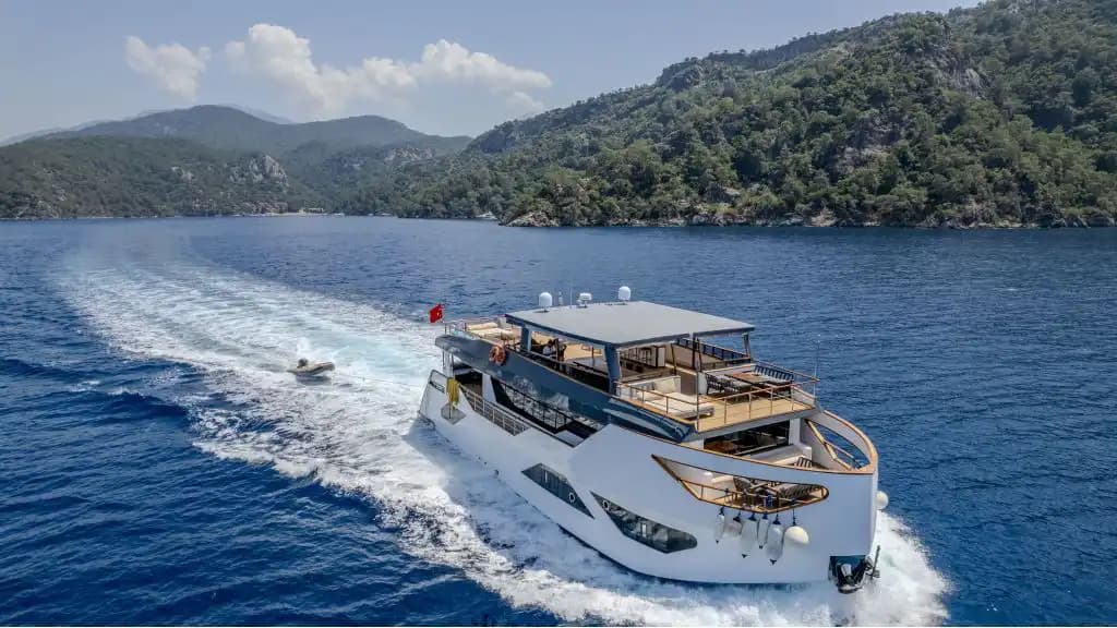 2023 Construido Superb Yate a Motor: Main cubierta Master Camarote & Full Water Toys (28m) 12