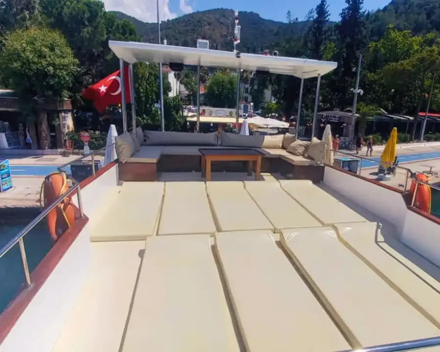 Explore Fethiye’s Buchten on a Geräumig 25-Personen Boot 5