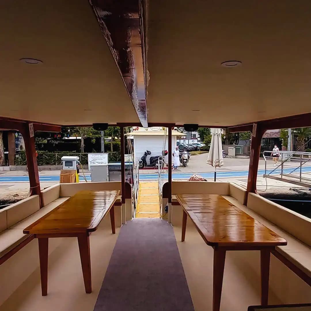 Explore Fethiye’s Buchten on a Geräumig 25-Personen Boot 7