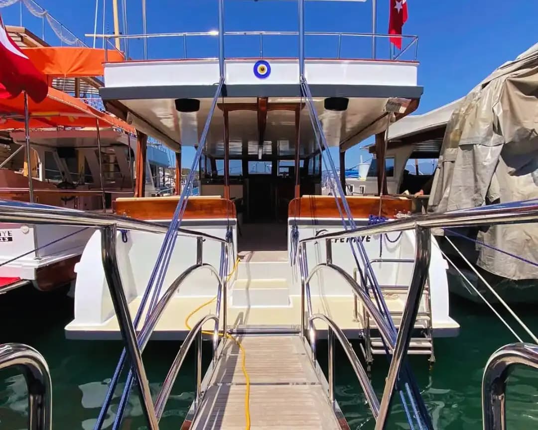 Explore Fethiye’s Buchten on a Geräumig 25-Personen Boot 3