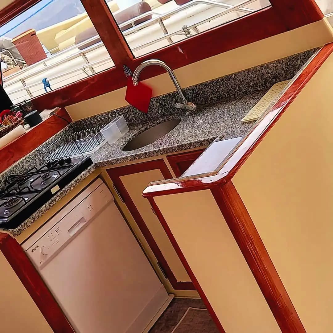 Explore Fethiye’s Buchten on a Geräumig 25-Personen Boot 9