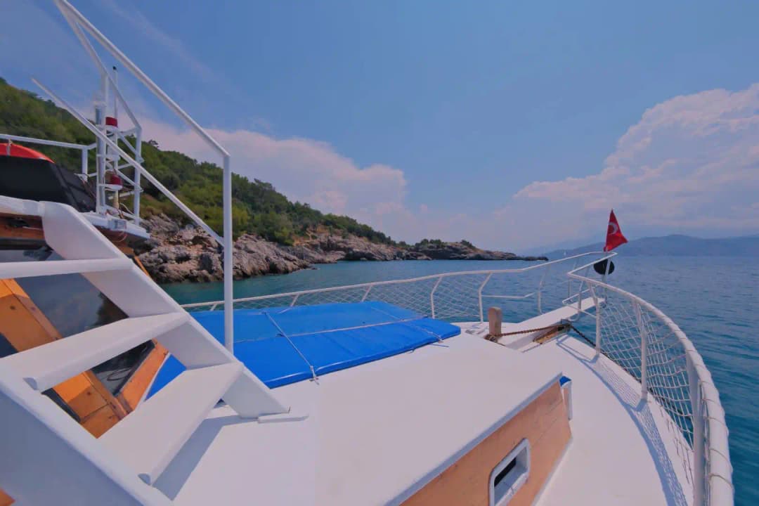 Müzik, Güneş ve Deniz: Fethiye’de 12 Kişilik Tekne Keyfi