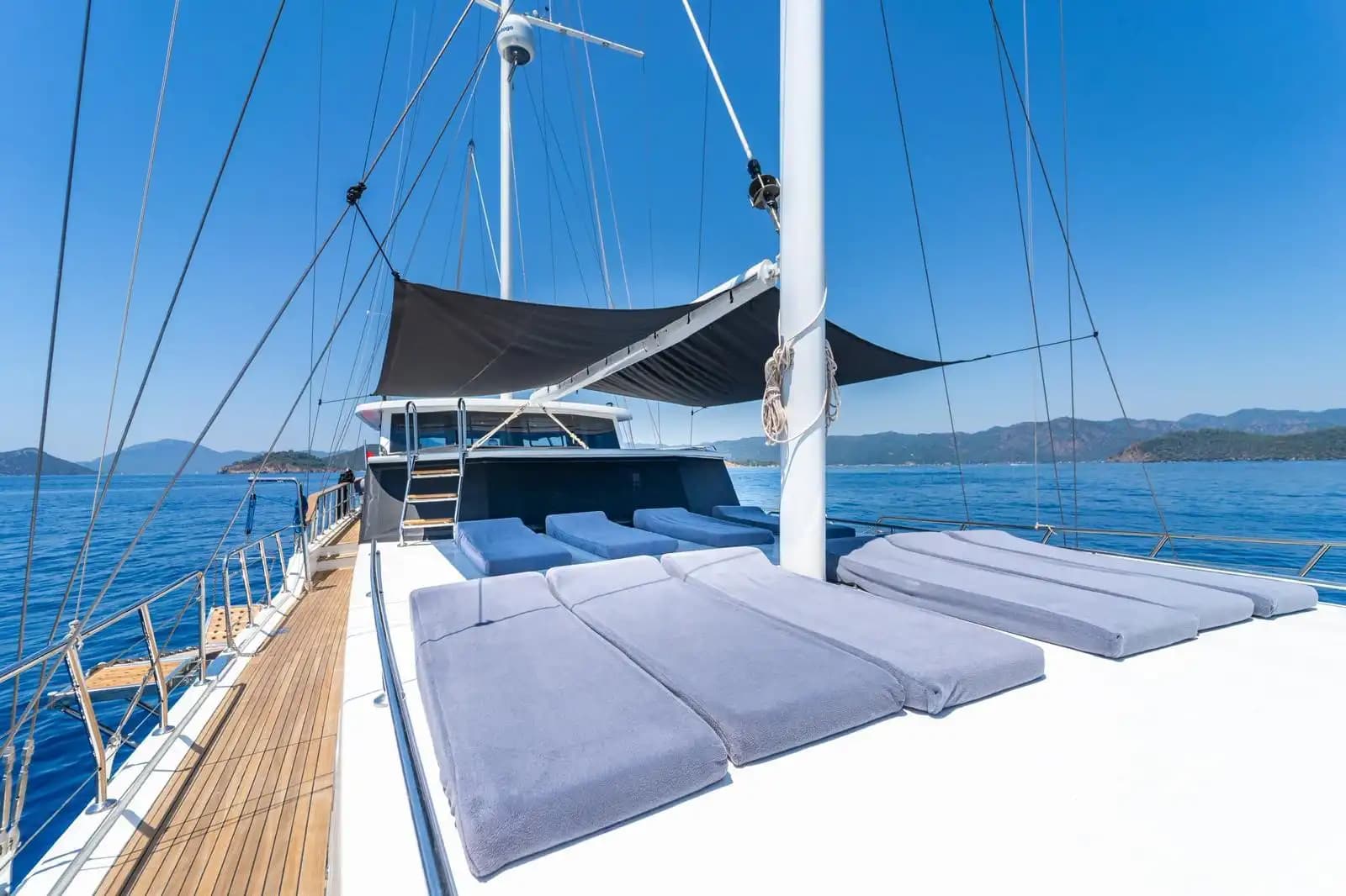Fethiye'de 24m Lüks Gulet Kiralama | 6 Kabin 12 Kişilik Mavi Yolculuk 24