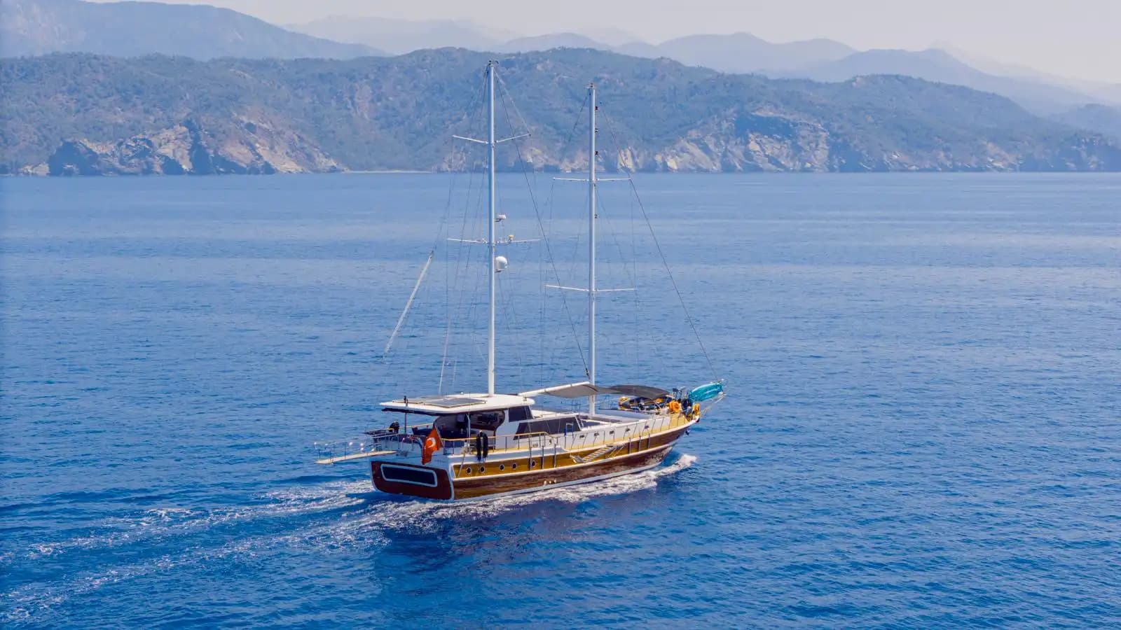 Fethiye'de 24m Lüks Gulet Kiralama | 6 Kabin 12 Kişilik Mavi Yolculuk 16