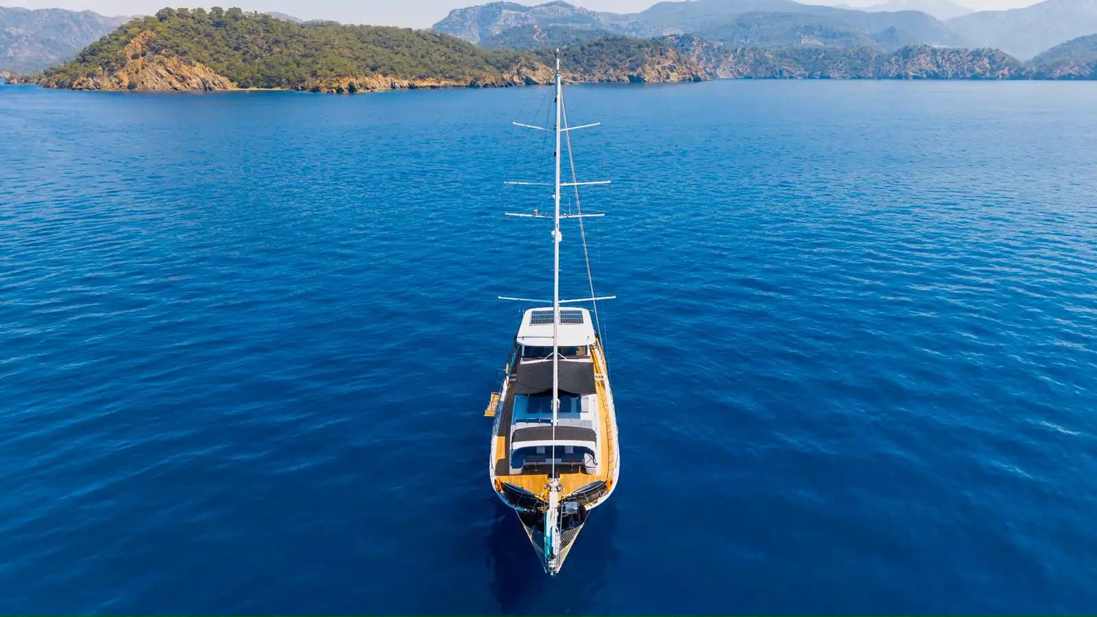 Fethiye'de 24m Lüks Gulet Kiralama | 6 Kabin 12 Kişilik Mavi Yolculuk 18