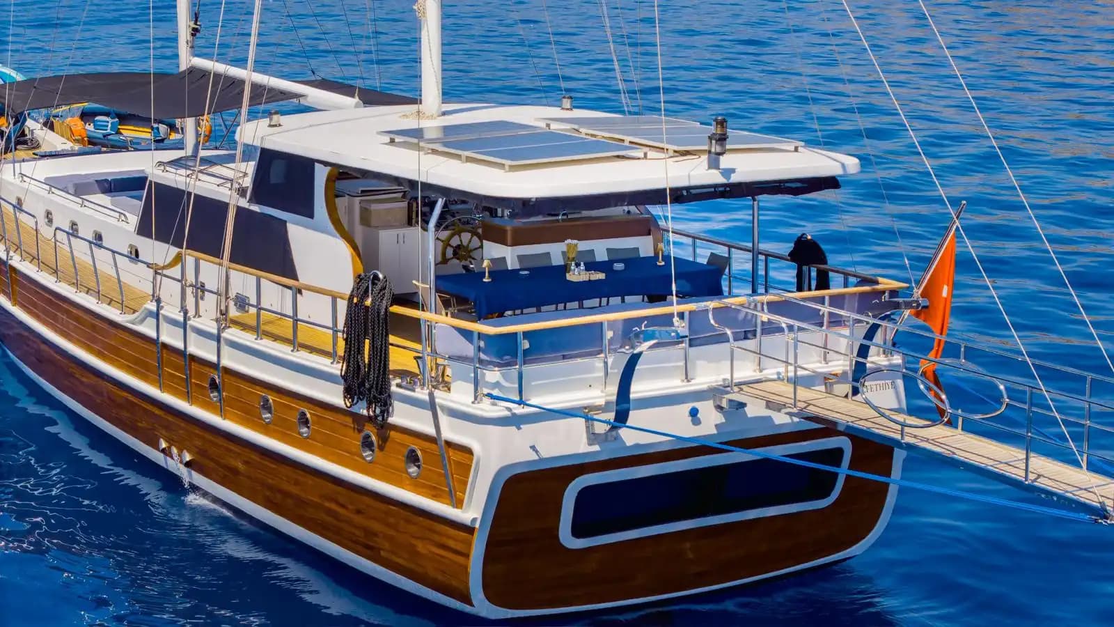 Fethiye'de 24m Lüks Gulet Kiralama | 6 Kabin 12 Kişilik Mavi Yolculuk 5