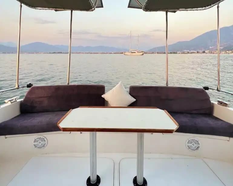 Fast & Elegant! 12m Custom Motorjacht voor een Premium Voyage 10