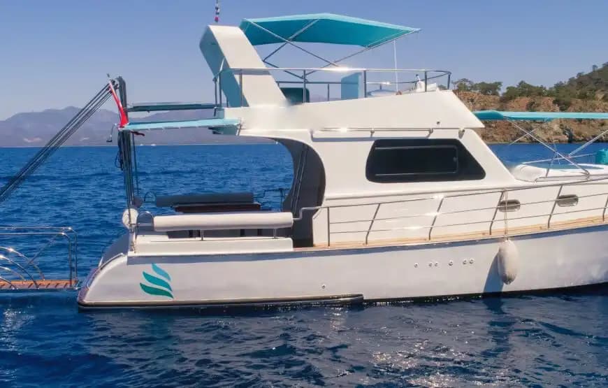 Luxus-Motoryacht in Fethiyes Türkisblauen Buchten 3