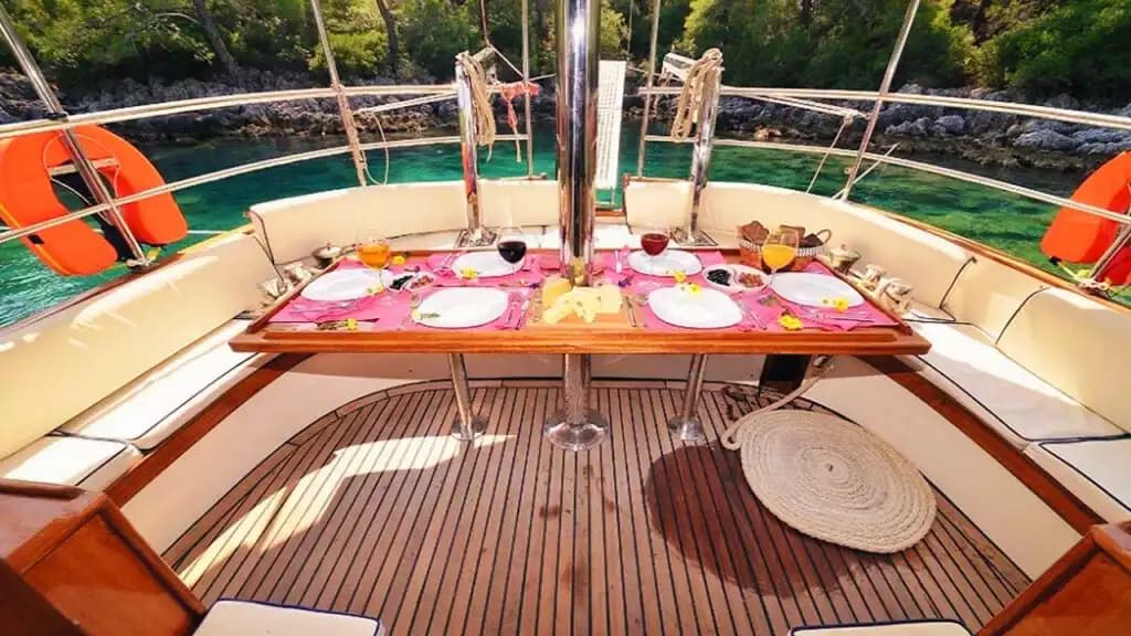Croisière à Göcek sur Gulet 3 cabines, eaux turquoise 12