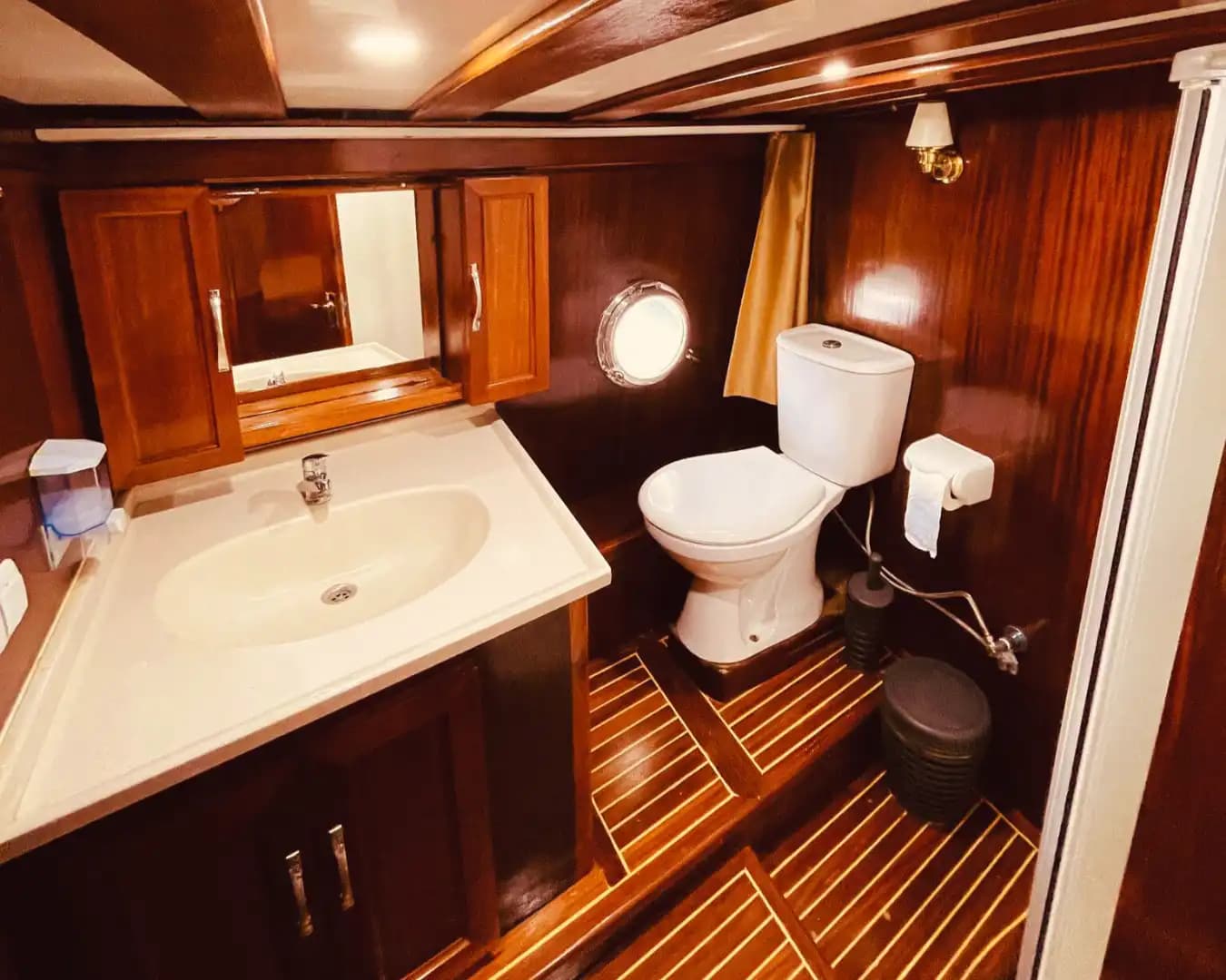 Croisière à Göcek sur Gulet 3 cabines, eaux turquoise 21