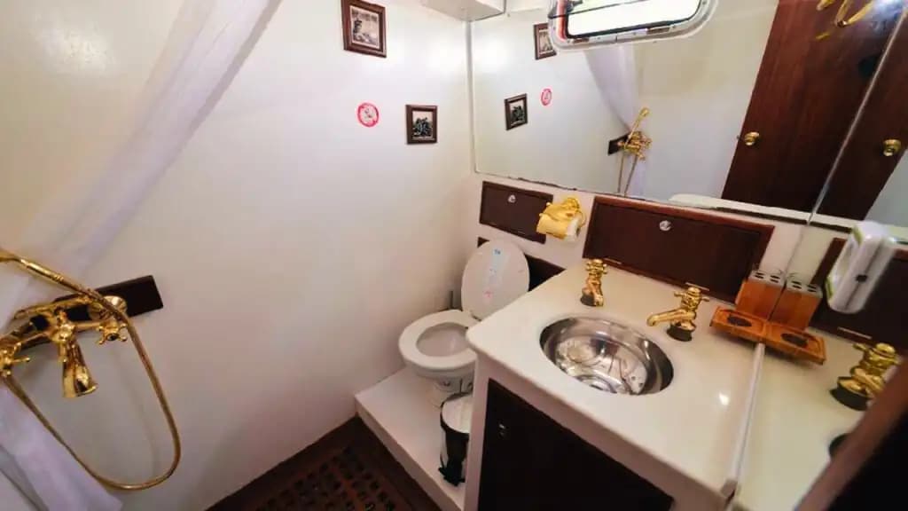 Croisière à Göcek sur Gulet 3 cabines, eaux turquoise 24