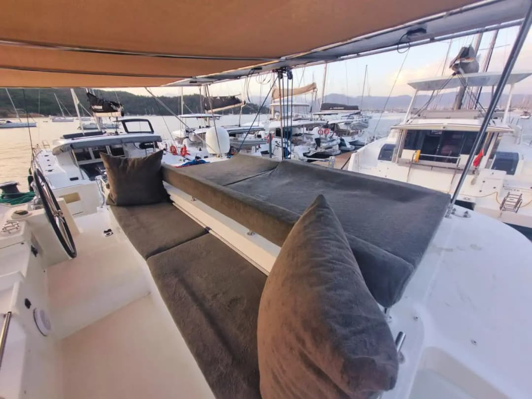 Göcek’te Konforlu Bir Kaçamak: 14 Metrelik Katamaran Kiralama