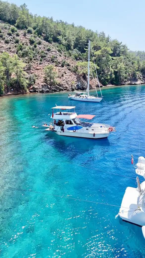 10-Person Capacity, Crew-On-Board & Fuel-Included Location de yacht 2