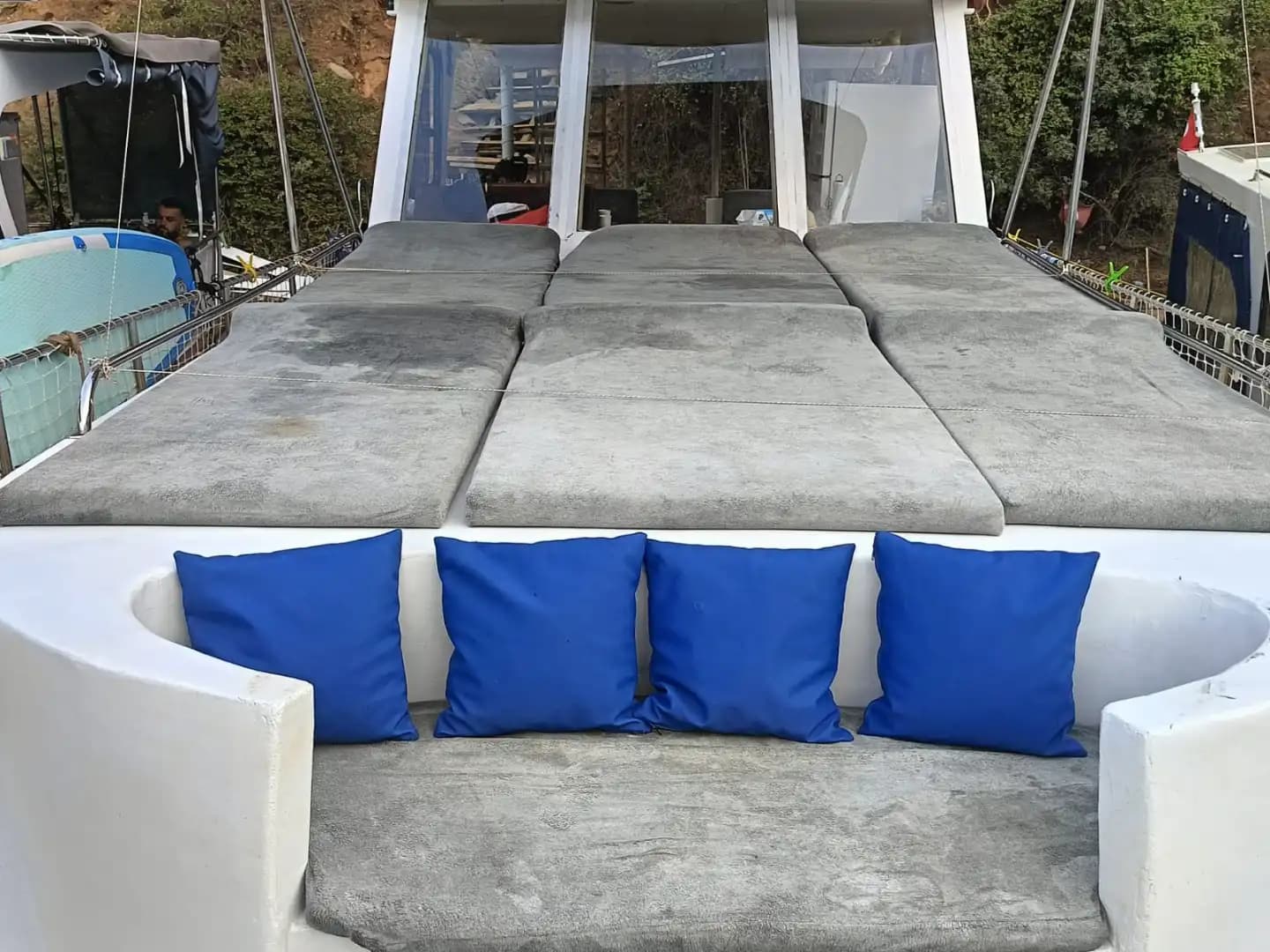 10-Person Capacity, Crew-On-Board & Fuel-Included Location de yacht 4