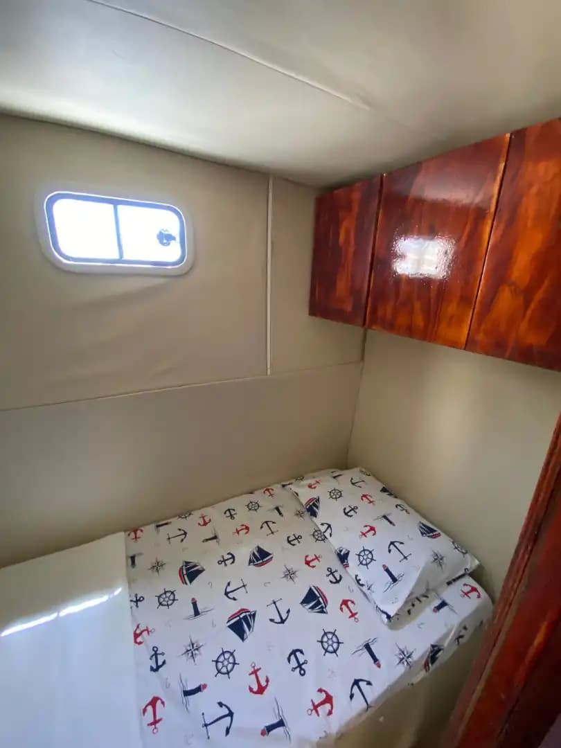 10-Person Capacity, Crew-On-Board & Fuel-Included Location de yacht 13