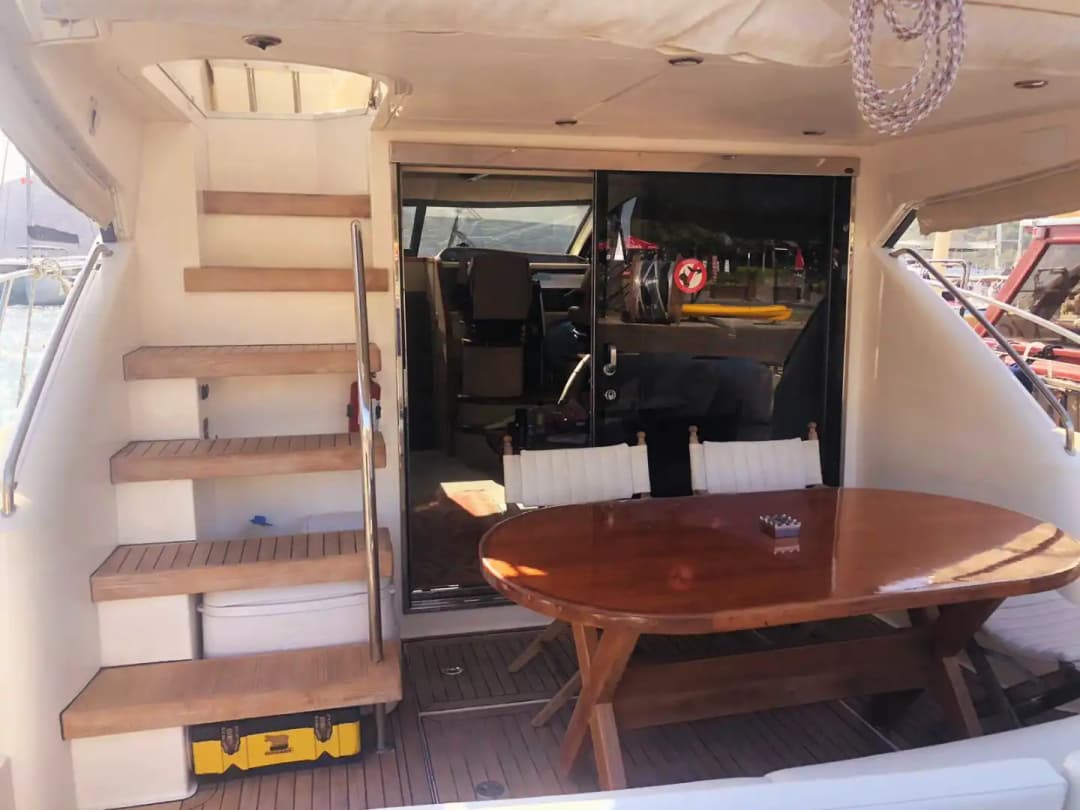 Göcek’te 16 Metrelik Fairline Motoryat ile Özel ve Lüks Bir Tatil