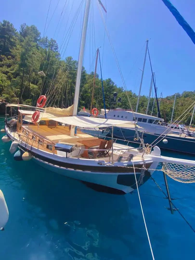 Louez notre yacht de luxe de 16m pour explorer la beauté de Göcek 2